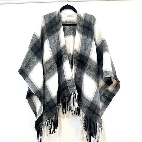 Marine Layer Sweaters - Marine Layer Flannel Plaid Georgia Poncho One Size